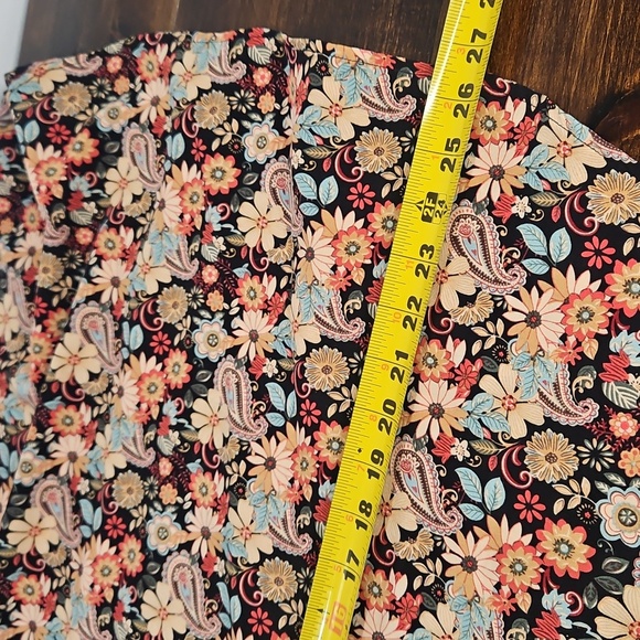 Floral Short Sleeve Blouse - Picture 4 of 6